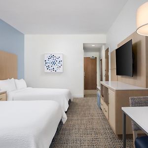 Deluxe Queen Room Two Queen Beds